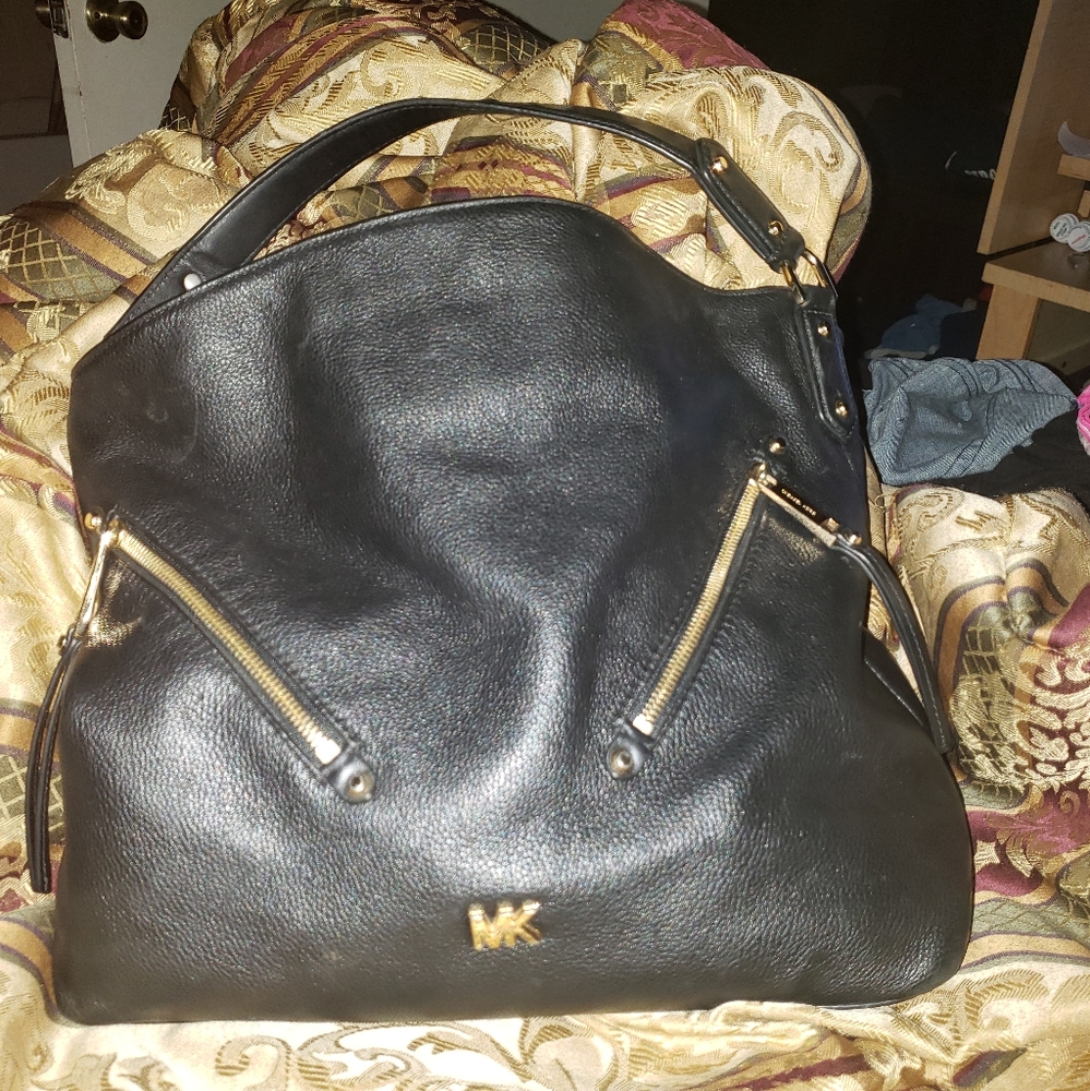 Black Michael Kors tote